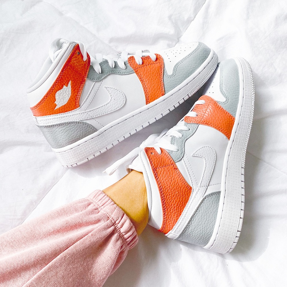 Nike custom air jordan 1 sneakers - Picture 2 of 5